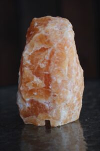 lamp-oranz-kaltsiit-klaarsus (1)