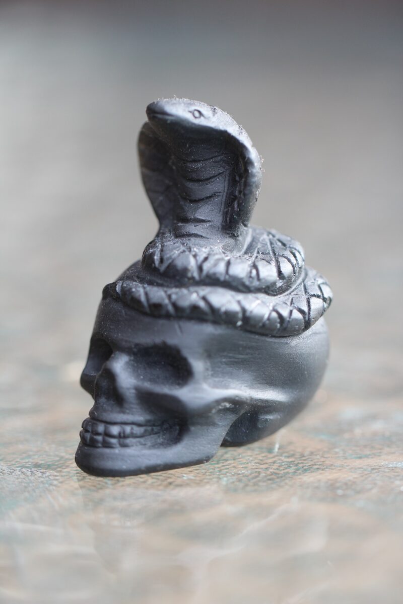 kristallpealuu-must-obsidiaan-maoga-1