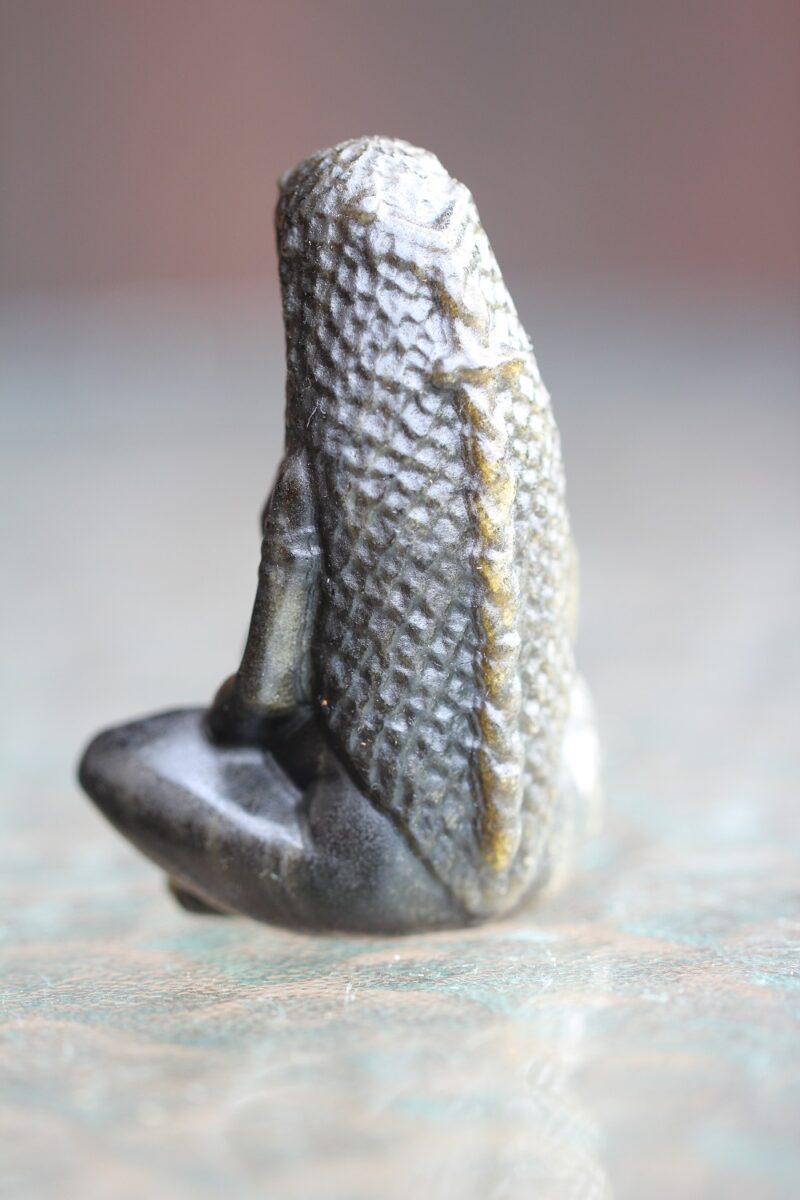 maaema-must-obsidiaan-kuldlaikega-klaarsus-1