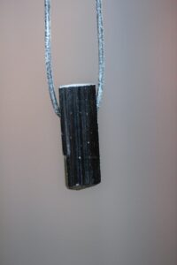 ripatsid-mustturmaliin-klaarsus (1)