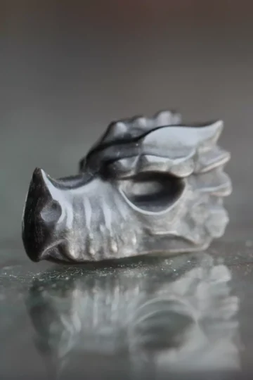 draakon-vaike-klaarsus-hõbelaikega-must-obsidiaan